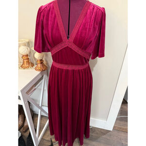Elegant Velvet Midi Dress in Rich Burgundy